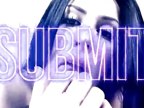 Buxom સોનેરી બોમ્બશે ...