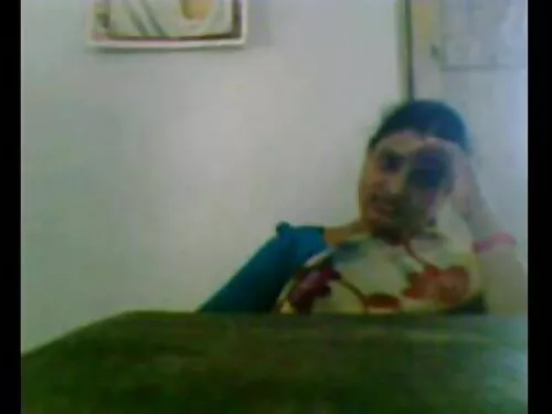 નાના tittied શ્યામા  ...